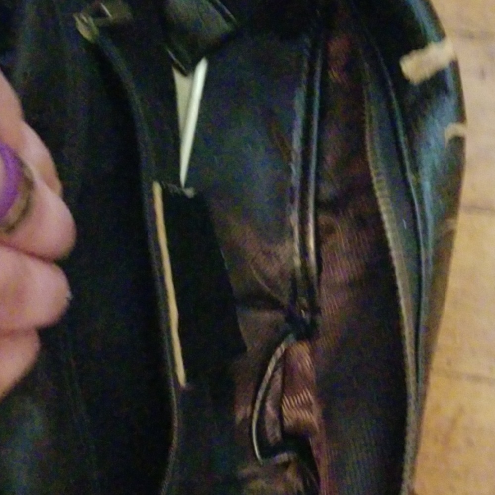 *Free with bundle of 3...Preloved Shoulder Bag - Picture 8 of 8